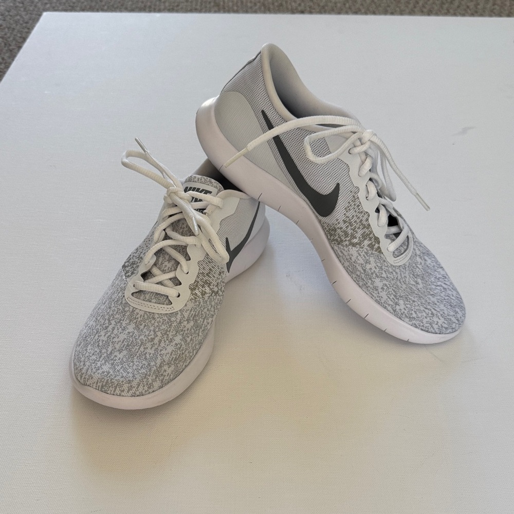 Nike Women's White and Gray Training Shoes